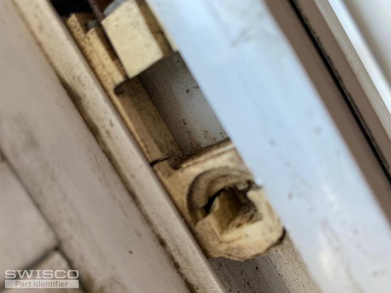 Window pivot shoe for tilt window