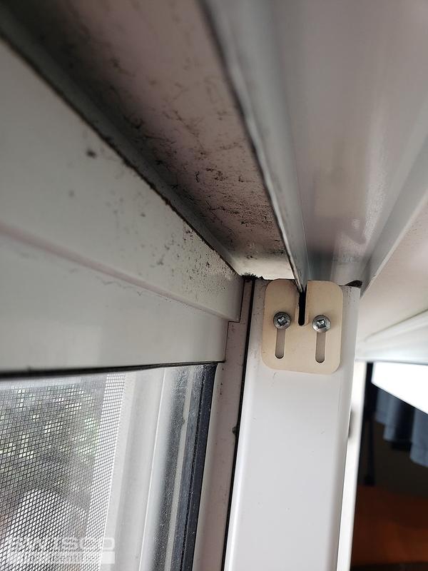 Gap at top and bottom of sliding glass door : SWISCO.com