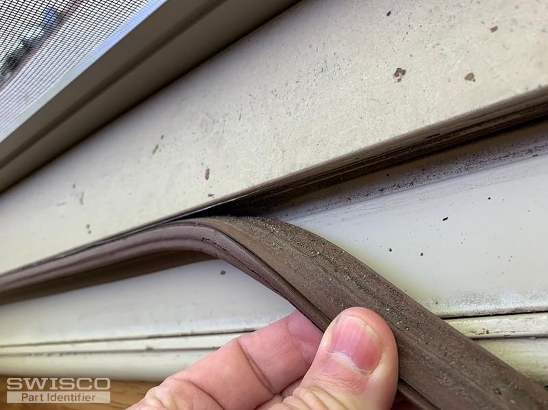 Threshold bottom weather stripping