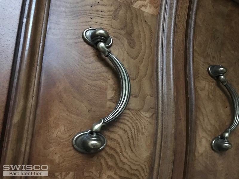 Replacement Thomasville drop pull handle.