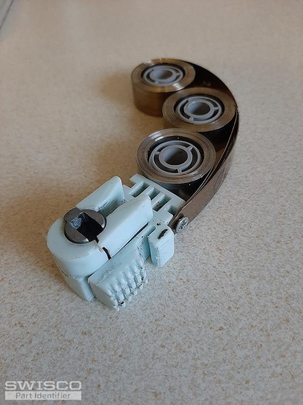 Pivot shoe for sash windows