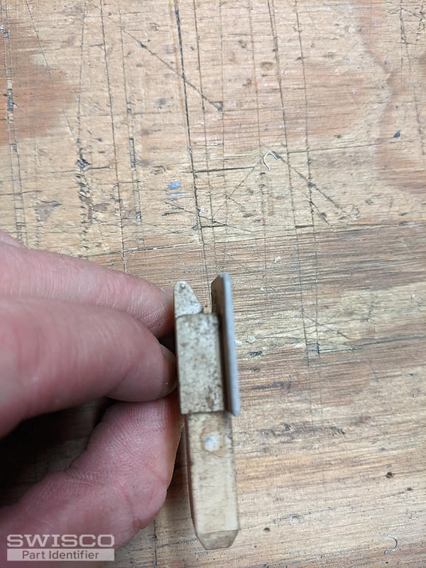 Extruded frame corner keys