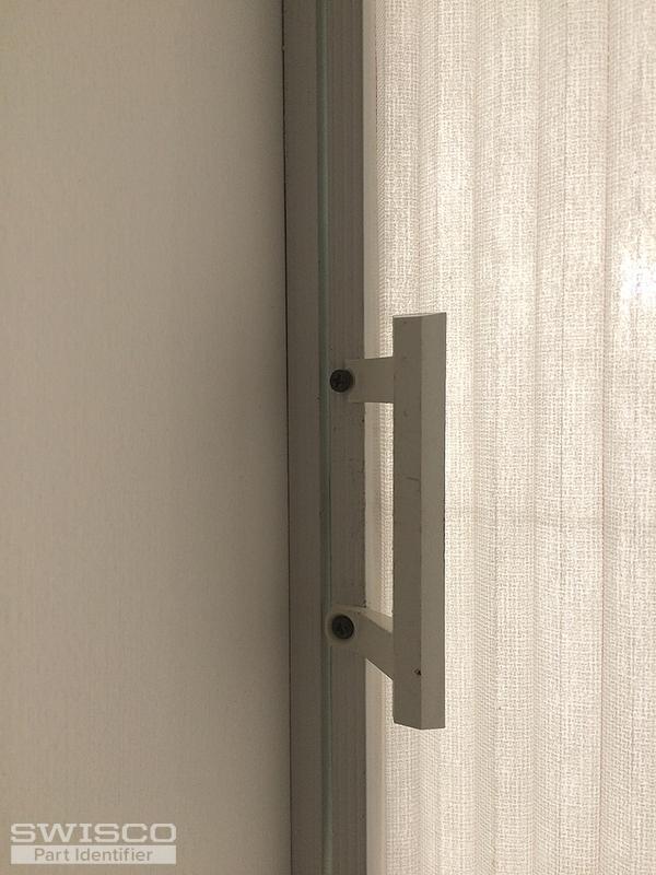 Skylight blind handle