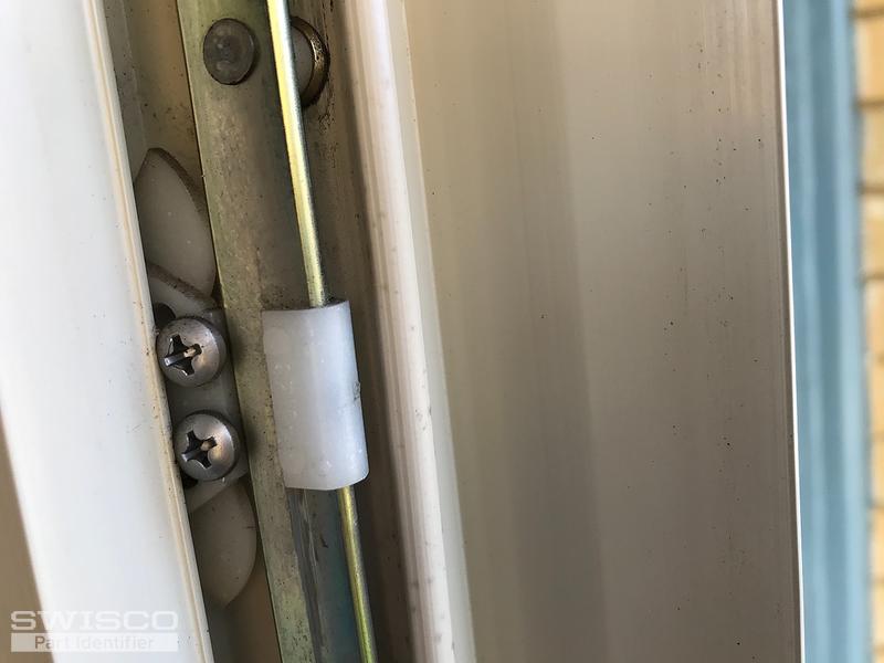 Winged casement window tie bar clip