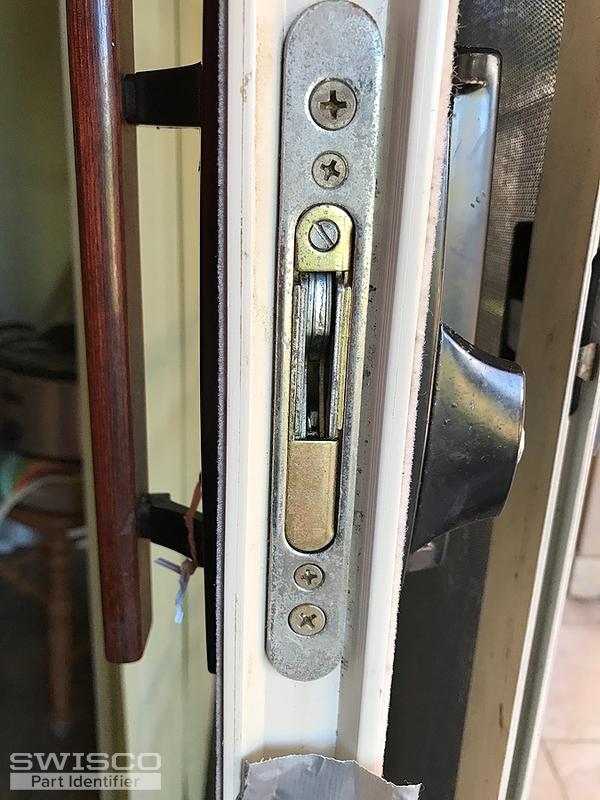 Sliding door latch mechanism