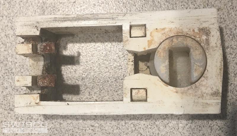 FEIMilestoneSingleHung2000_PivotLockShoe - 5