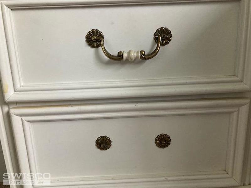 4.5 handle  509 532 Lexington desk