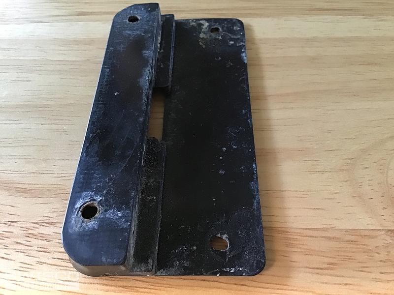 Sliding screen door locking handle