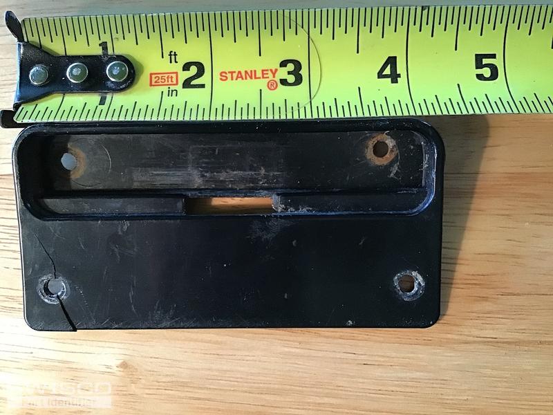 Sliding screen door locking handle