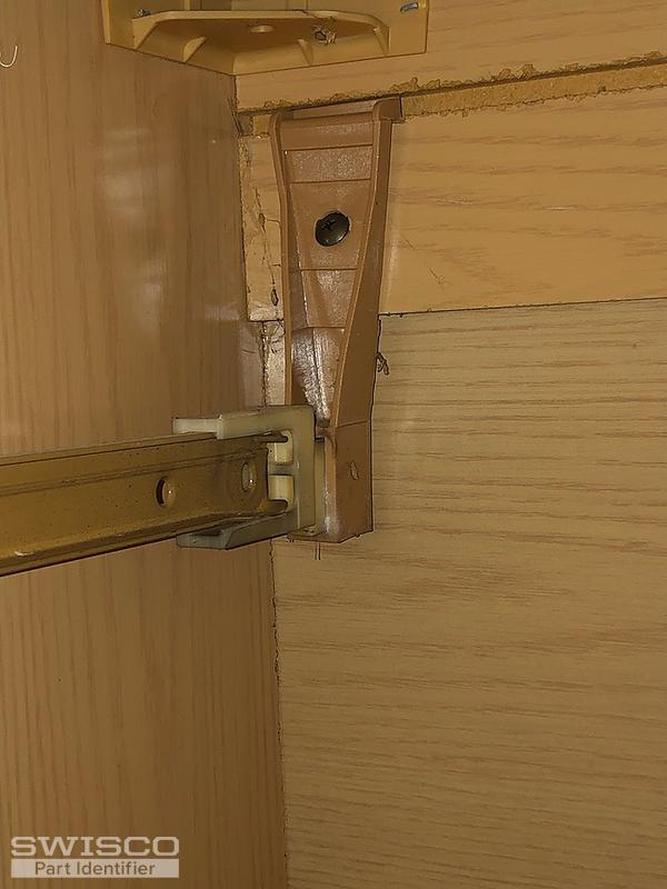 Rear drawer mounting bracket