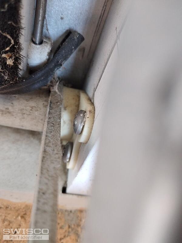 Jalousie window bearing right