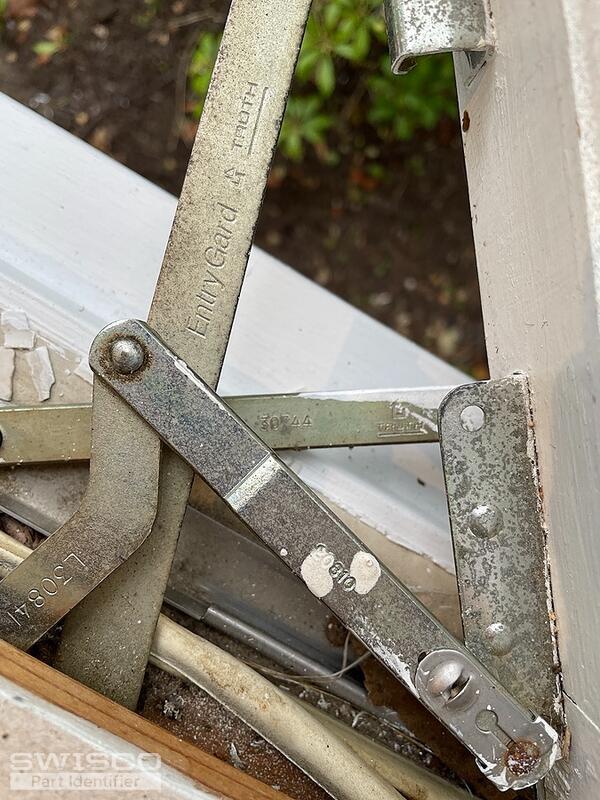 Window crank mechanism with arm