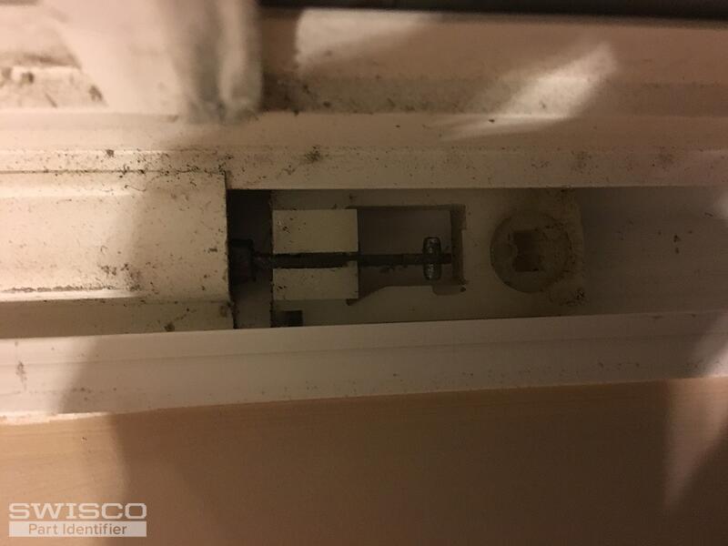 Pivot bar socket