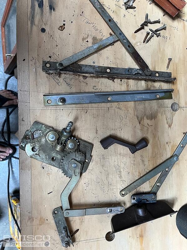 Crank assembly for 2 casement window one Ty handed 1left handed Some