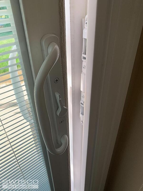 Slider lock handle