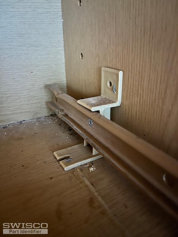 Self closing drawer slides