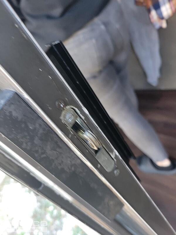 Sliding door wont latch