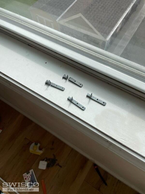 Window pivot bar