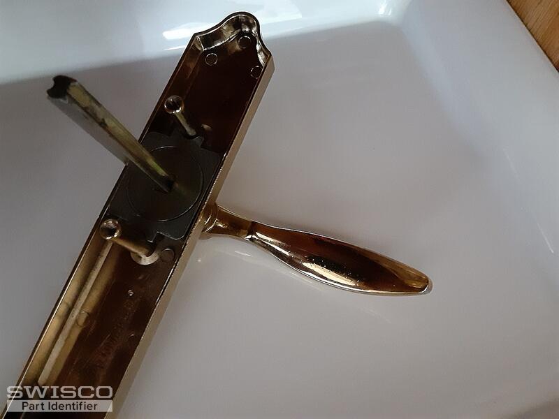 Larson flush mount handle
