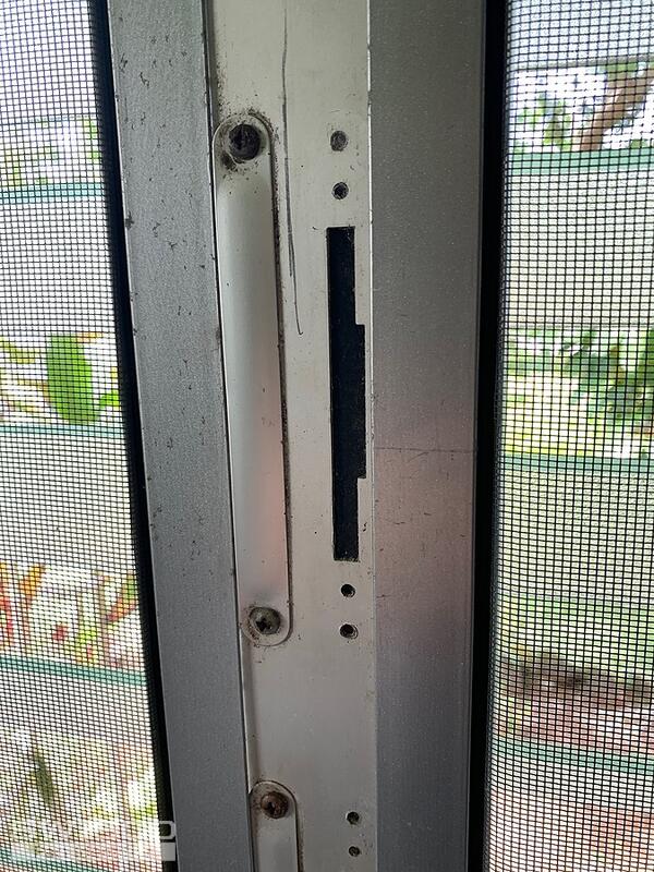 Screw hole cover plate