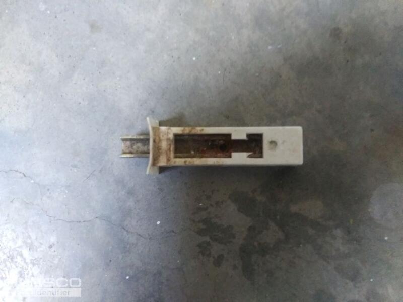lower sash pivot bar