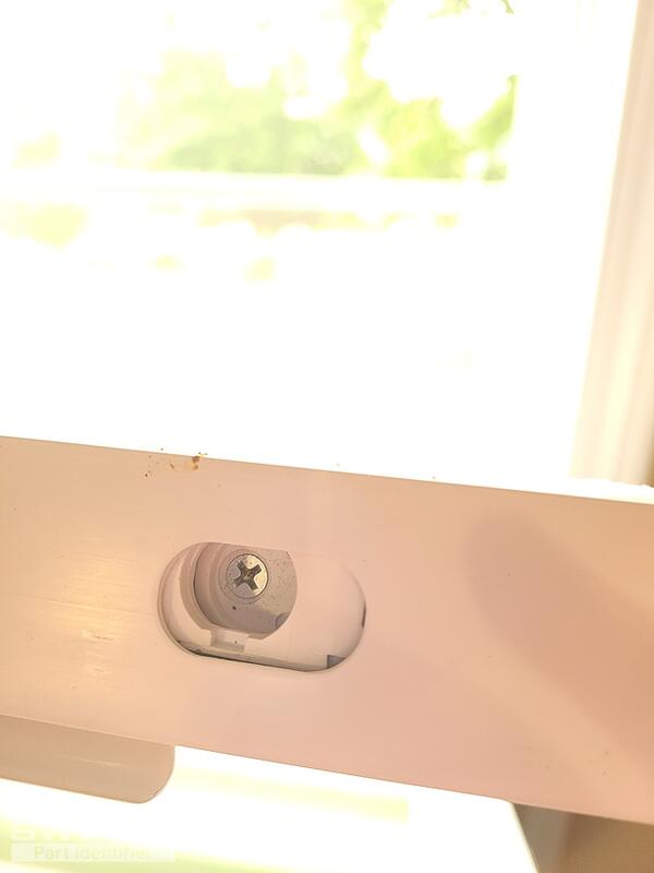 upper sash lock - showing retaining screw