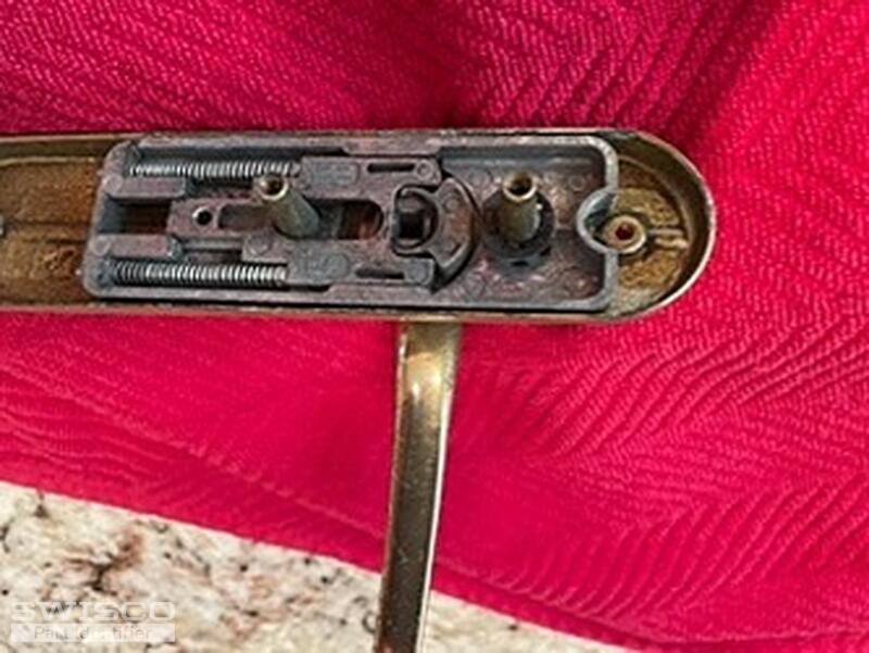 Int latch