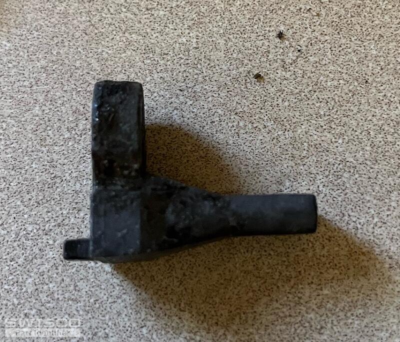 LMallia pivot pin side