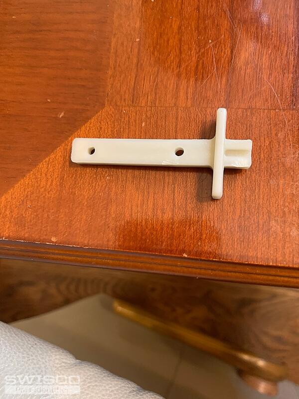 white horned pivot bar