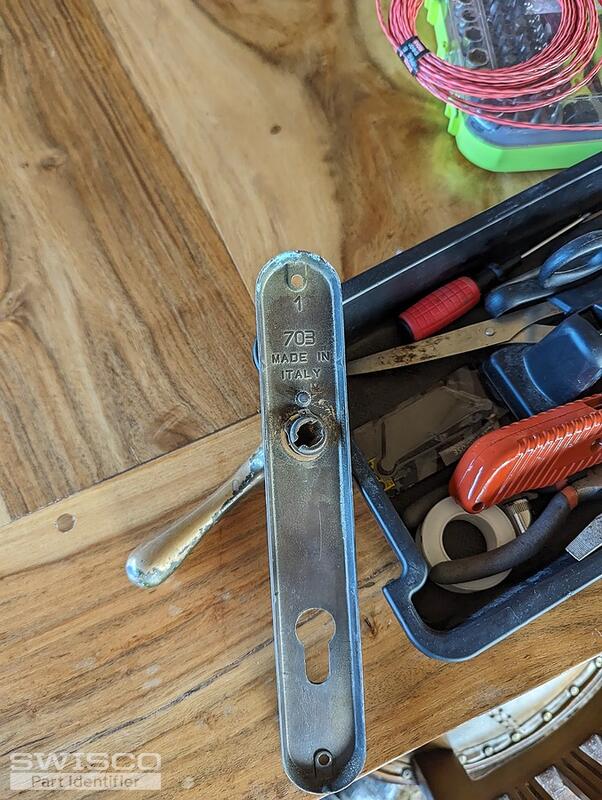 KM205_DoorHandle2