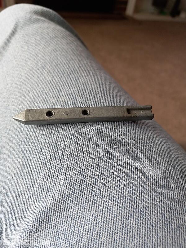 two installation hole pivot bar