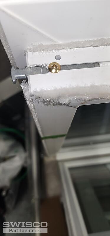 Horned pivot bar