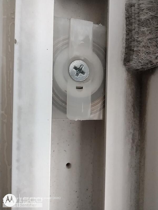 Coil window part