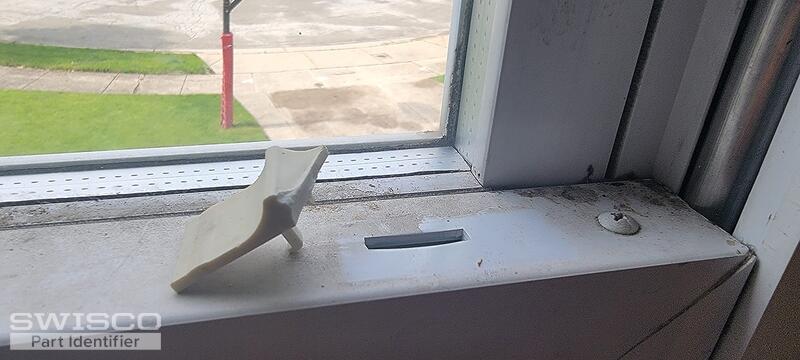 03_window_latch_broken