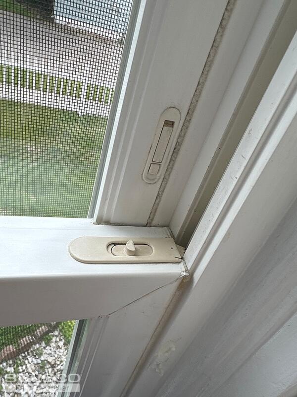 pella tilt latch