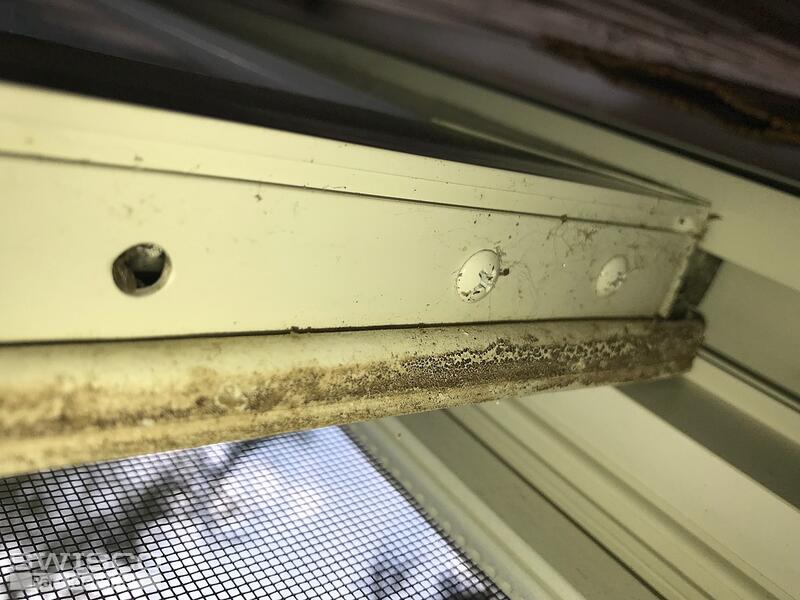 Window seal bottom