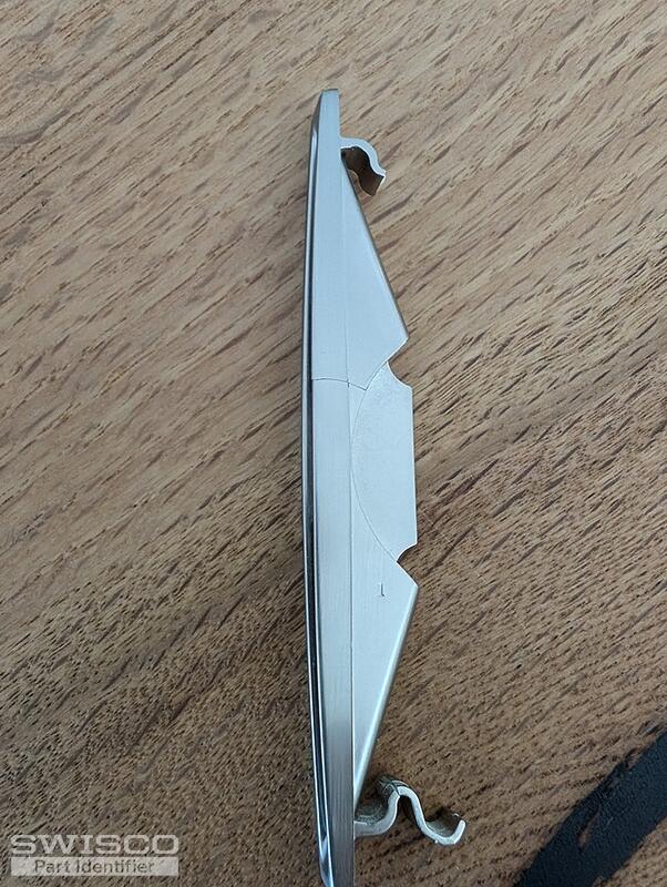 Cracked Escutcheon