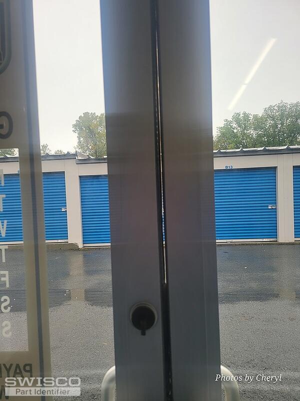 pic 4 of gap between the doors