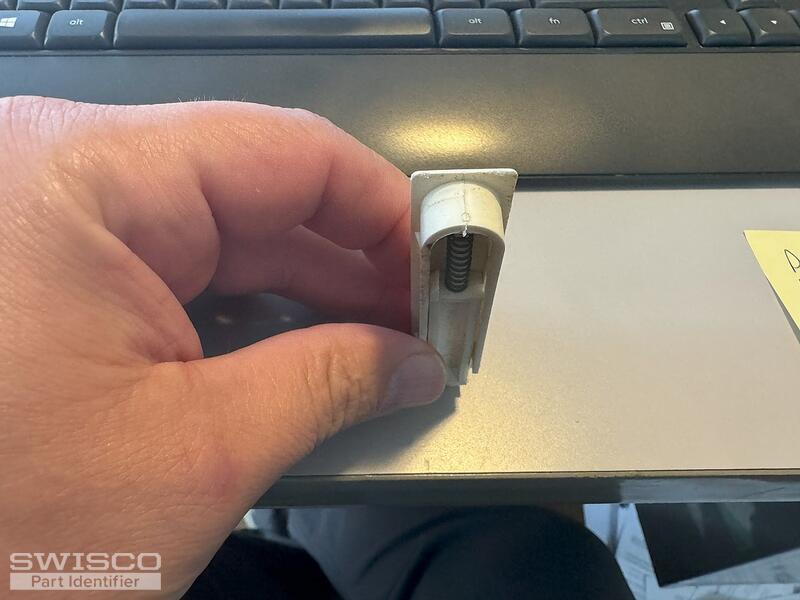 Slide latch