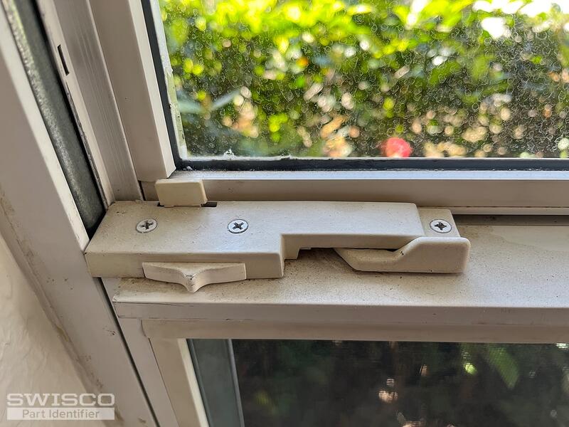 Corner latch