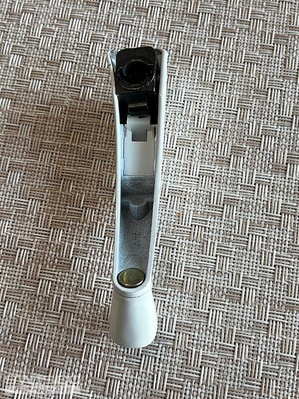 Sash window handle
