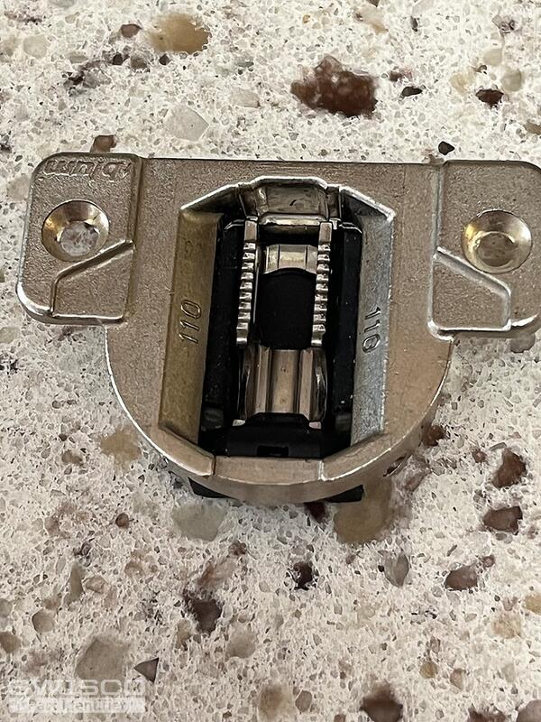 Cabinet hinges