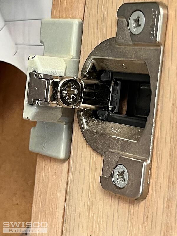 Cabinet hinges