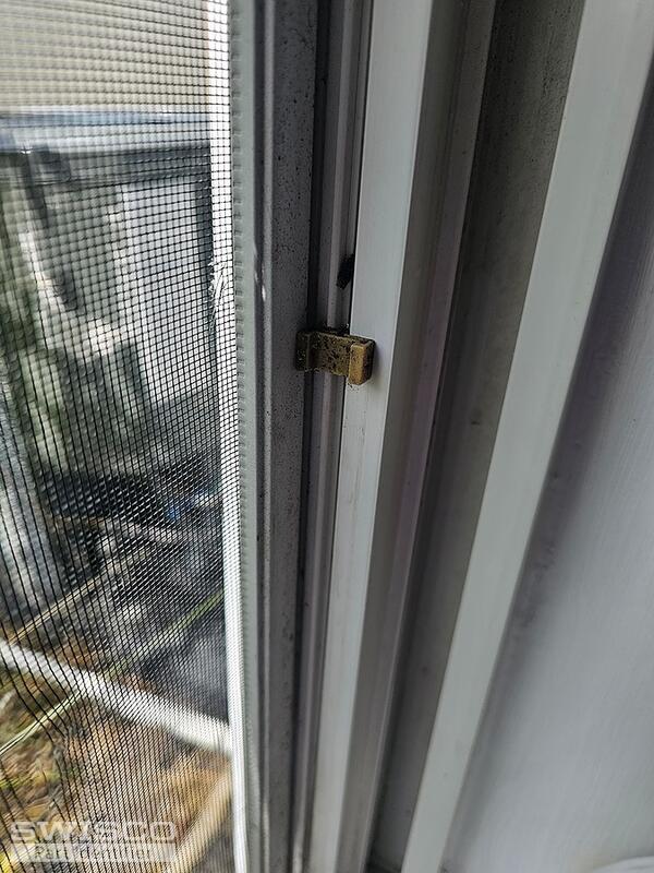 Window screen retainer clip