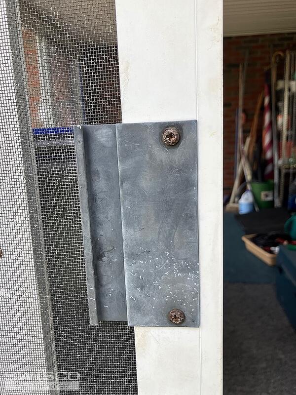 Sliding screen door latch