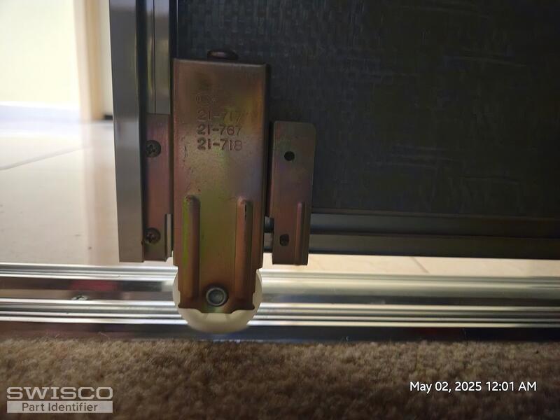 ClosetMirrorBottomRoller3