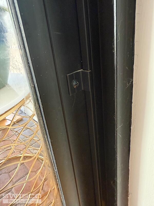 Fixed panel bracket