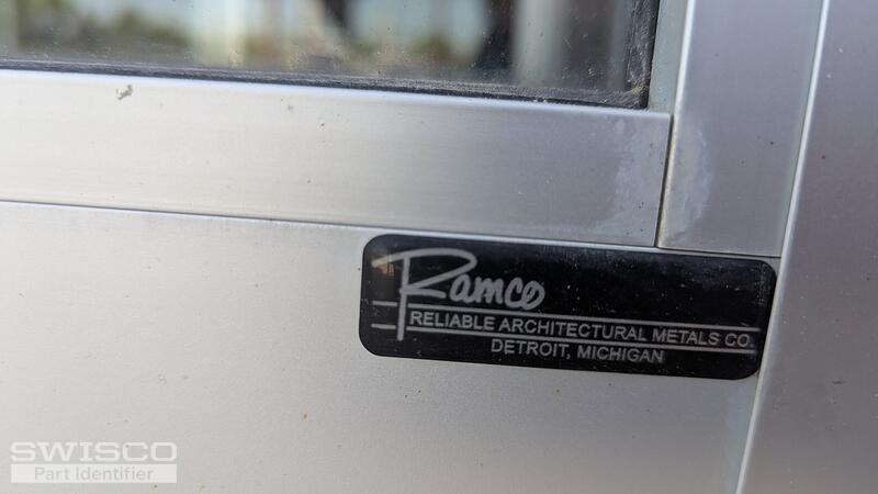 Pivot hinge
