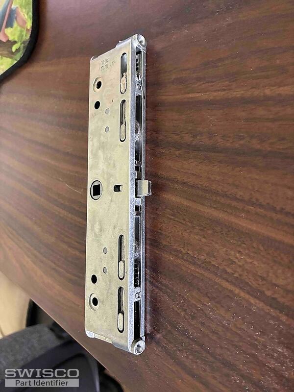 Center Lock Mechanism