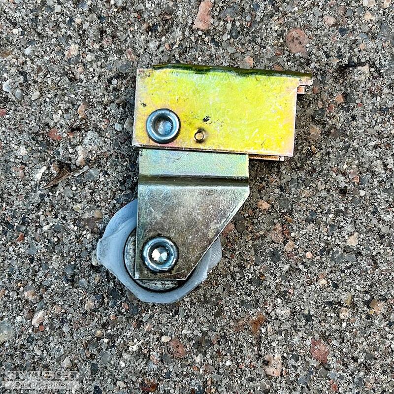 Screen door wheels